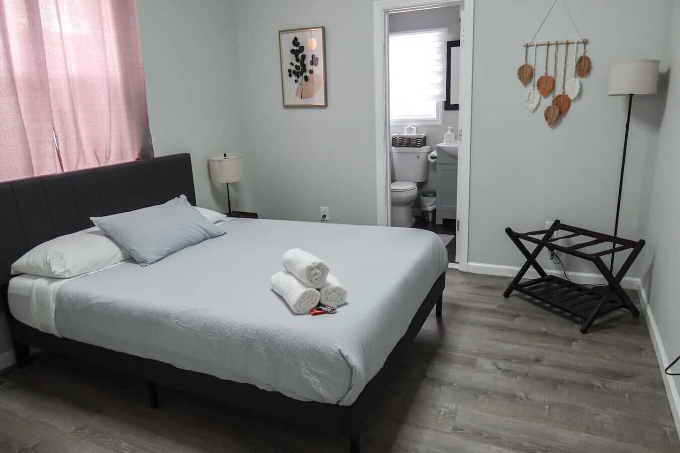 3 bedrooms, desk, iron/ironing board, WiFi