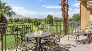Outdoor dining - Coachella Weekend Luxury Villa With Pools and Amenities (Palm Desert)