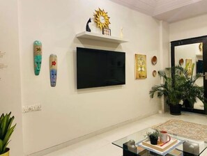 Interior - Serene Oasis: 1 BHK with Parking in Bandra/Khar (Mumbai)