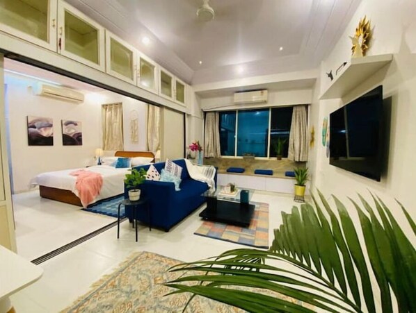 Interior - Serene Oasis: 1 BHK with Parking in Bandra/Khar (Mumbai)