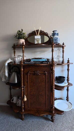 Interior - Steps to the Clouds · Cloud Loft Family Suite· Independent Access & Kitchen (Auckland)