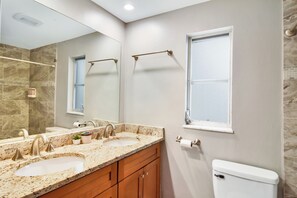 淋浴设施、吹风机、毛巾、肥皂