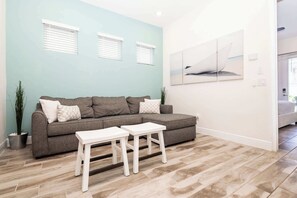 House, Multiple Beds, Patio, Garden View (Up to Scale With Margaritas) | Living area