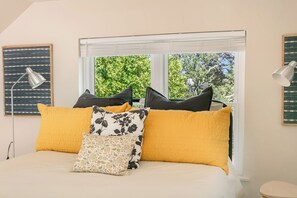 4 bedrooms, iron/ironing board, free WiFi, bed sheets - G&B Haus | 4/2.5 | Grill, Fire-Pit, Full Kitchen (Fredericksburg)