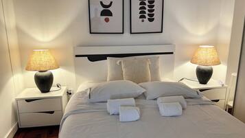 1 slaapkamer, een strijkplank/strijkijzer, internet, beddengoed