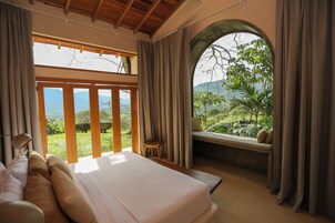 Grand Villa | Premium bedding, pillowtop beds, minibar, bed sheets