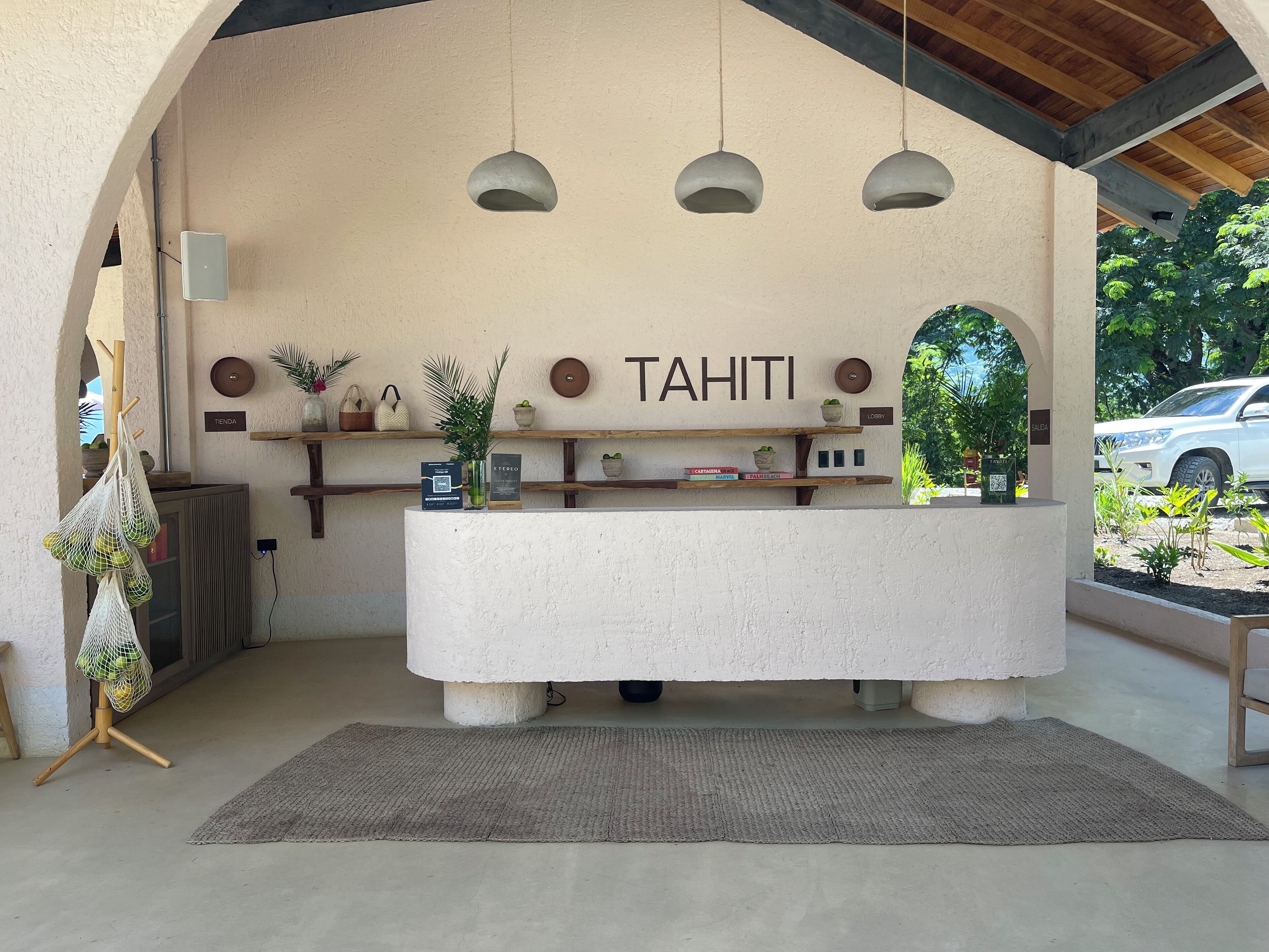 Quầy tiếp tân