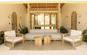 Premium bedding, pillow-top beds, minibar, free WiFi