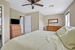 5 bedrooms, desk, iron/ironing board, WiFi
