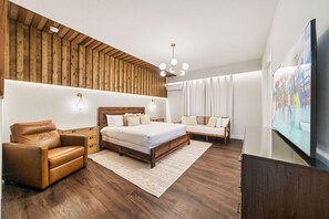 5 bedrooms, iron/ironing board, WiFi, bed sheets