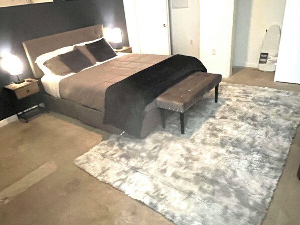 1 bedroom, desk, iron/ironing board, travel cot - Historic/Modern Suite (San Antonio)