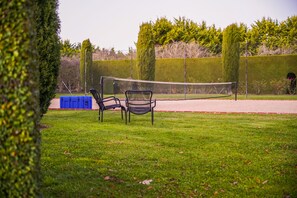 Tennis court - Honeysuckle Barn & Garden (Kyneton)