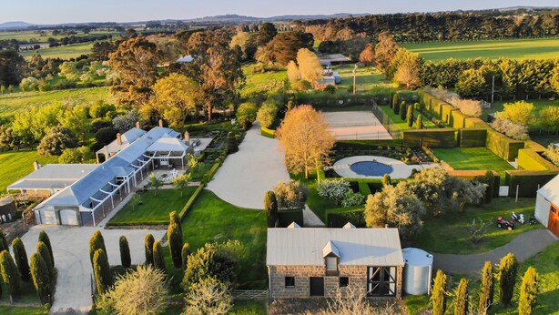 A large estate with multiple buildings, a well-maintained garden, and a scenic view of the surrounding countryside. - Honeysuckle Barn & Garden (Kyneton)