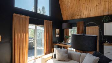 Smart TV, fireplace, video games, books