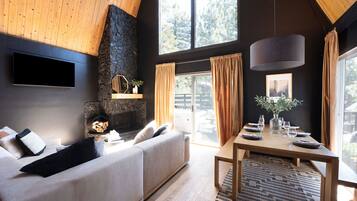 Smart TV, chimenea, videojuegos y libros