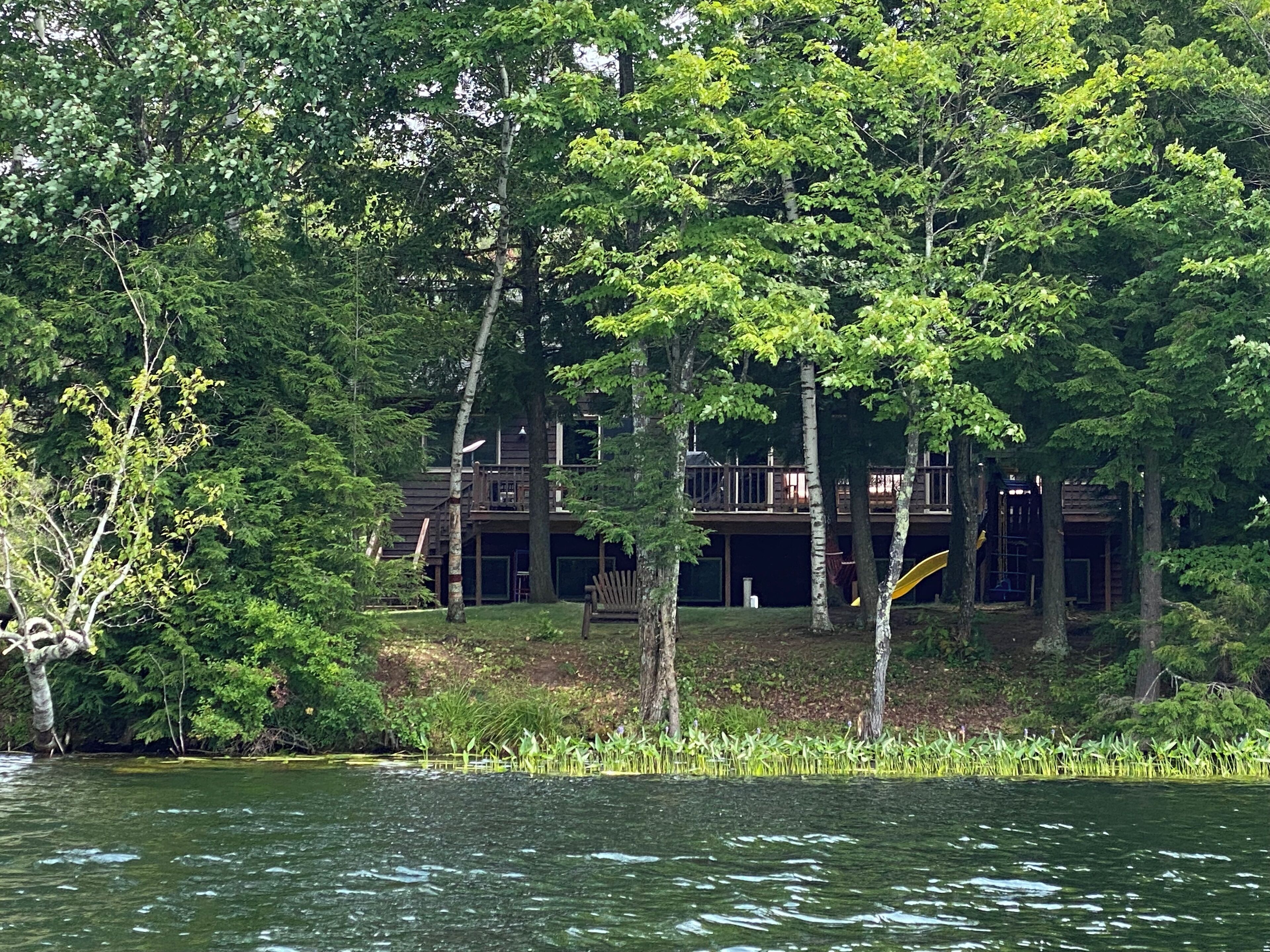 Northwoods Lakefront Home. Lake toys. Beautifully equipped. On Snowmobile Trails
