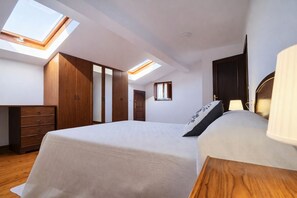 5 Schlafzimmer, Reisekinderbett, Bettwäsche