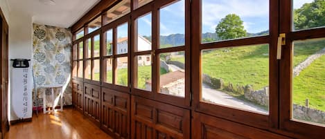 المنشأة من الداخل