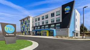 A modern hotel with a prominent 'tru by Hilton' sign, a large entrance, and a parking lot. - Tru By Hilton Christiansburg (Christiansburg)