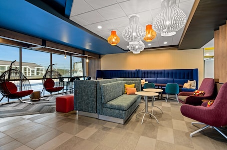 Lobby. Tru By Hilton Christiansburg