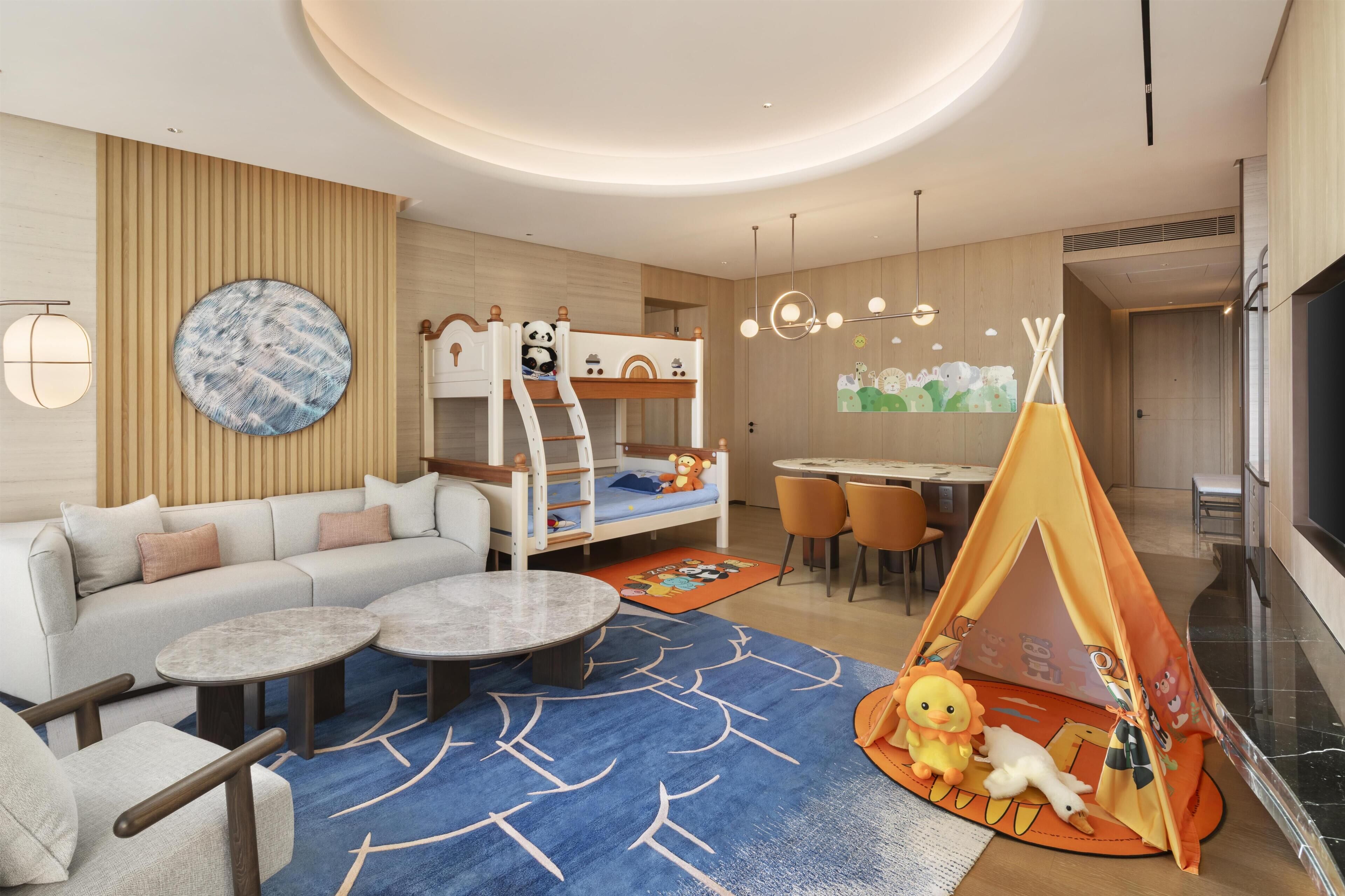 Suite Deluxe, 1 cama King size, vista al lago | Ropa de cama de alta calidad, edredón, camas con pillow-top y minibar 