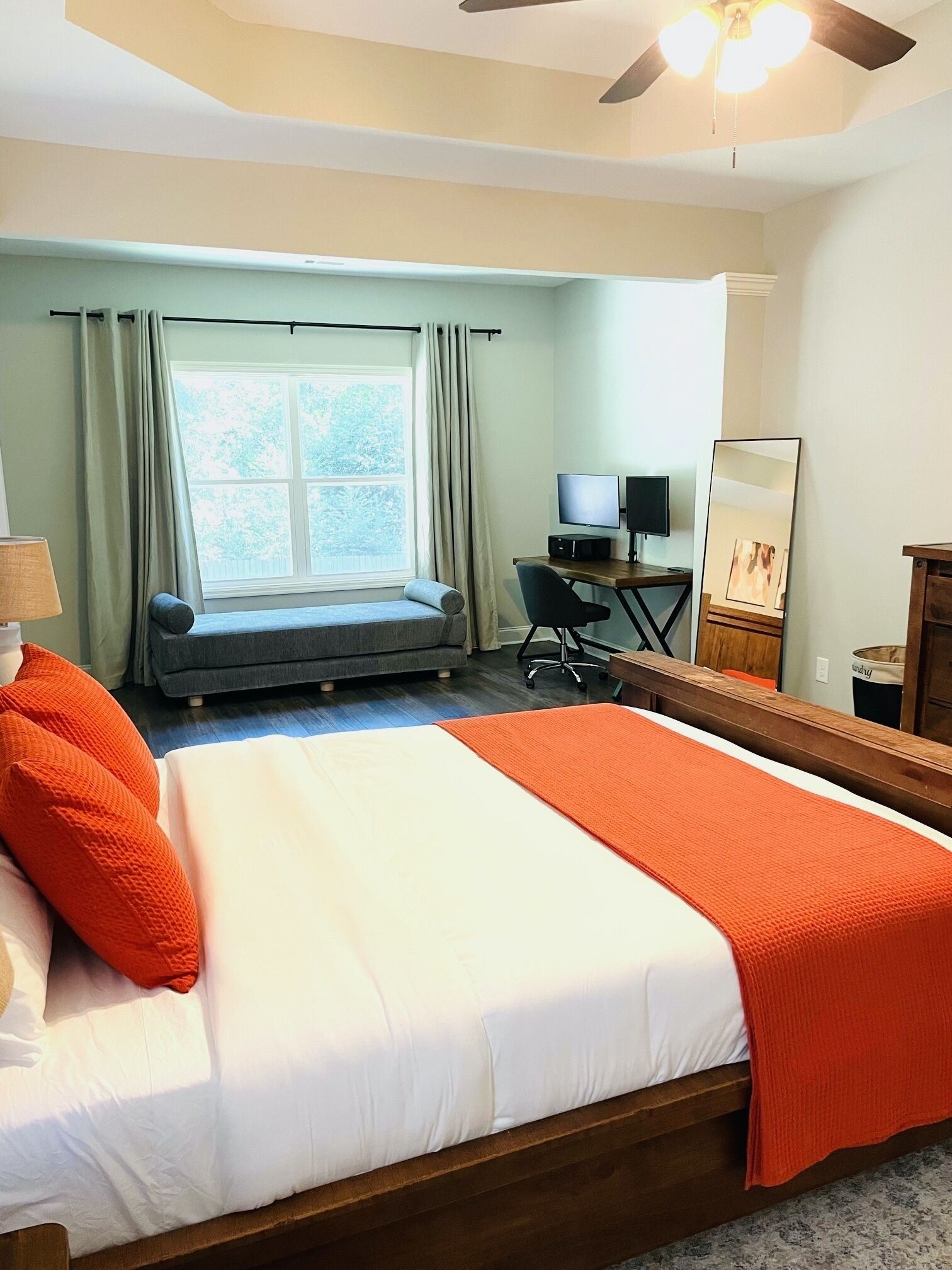 4 bedrooms, desk, iron/ironing board, travel cot