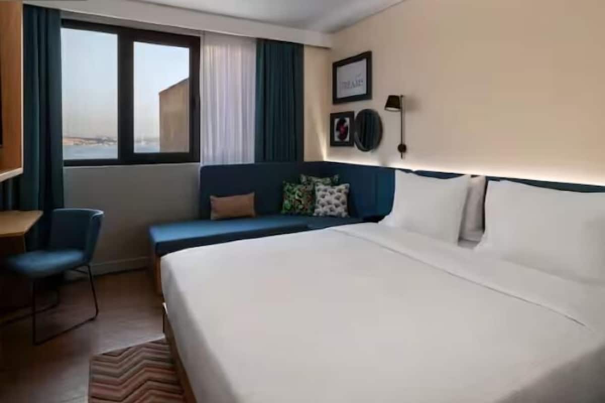 In-room safe, iron/ironing board, bed sheets