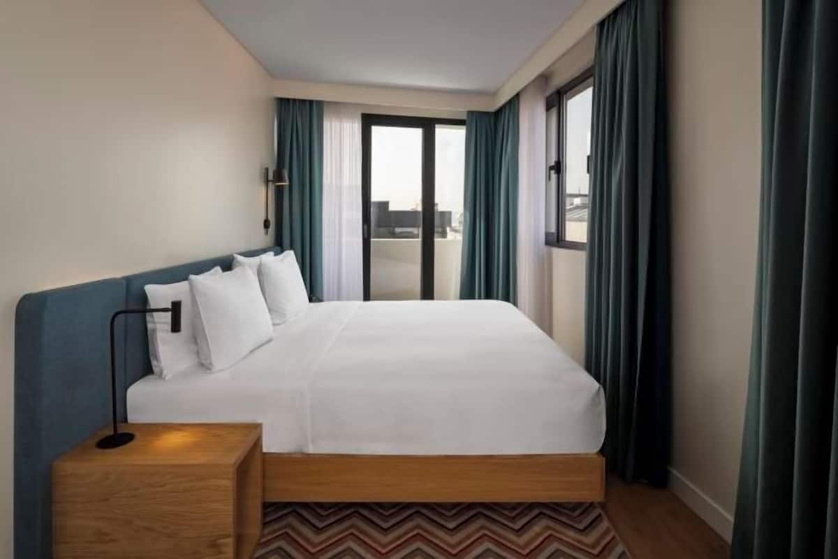 In-room safe, iron/ironing board, bed sheets