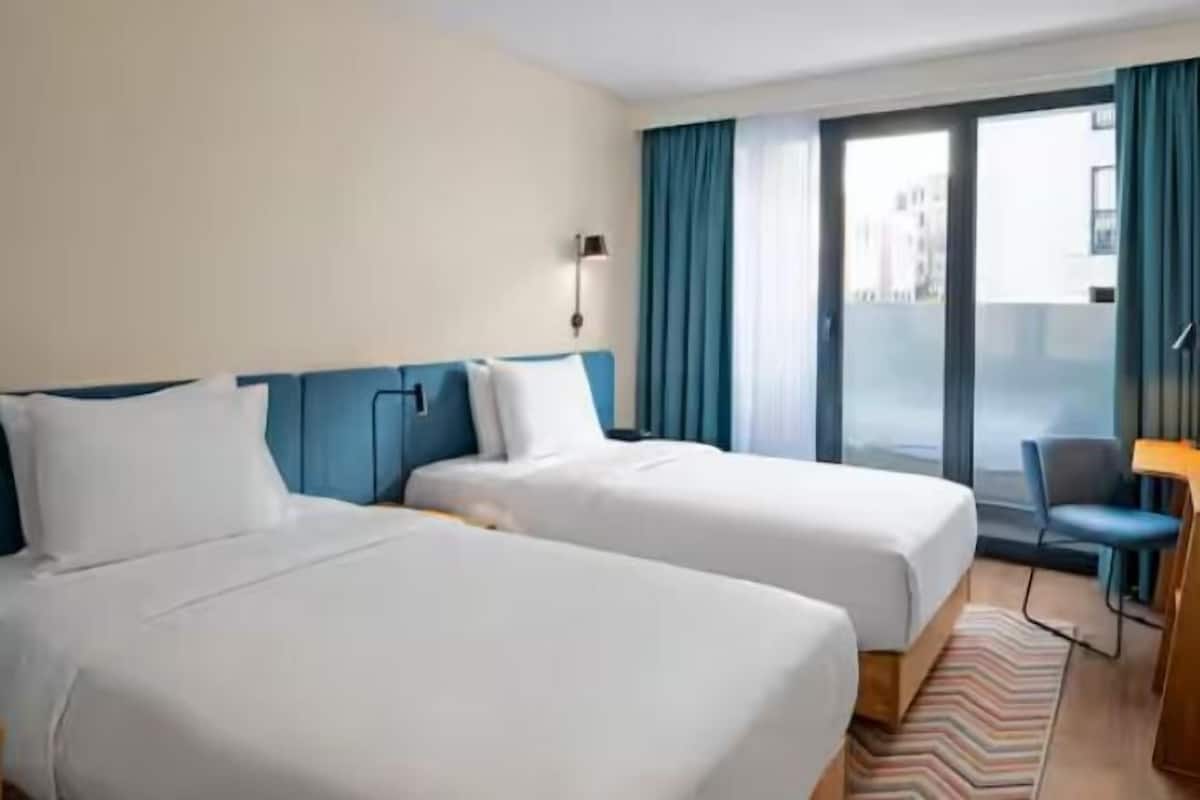 In-room safe, iron/ironing board, bed sheets