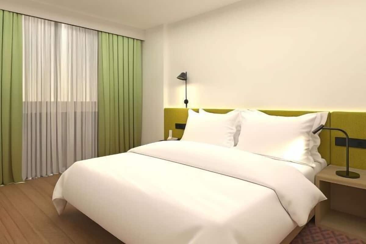 In-room safe, iron/ironing board, bed sheets