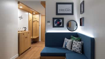 Zimmer, 1 Queen-Bett und Schlafsofa, Nichtraucher | Zimmersafe, laptopgeeigneter Arbeitsplatz, Bügeleisen/Bügelbrett