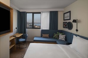 Down duvets, in-room safe, laptop workspace, iron/ironing board - Hampton By Hilton Istanbul Sirkeci (Istanbul)