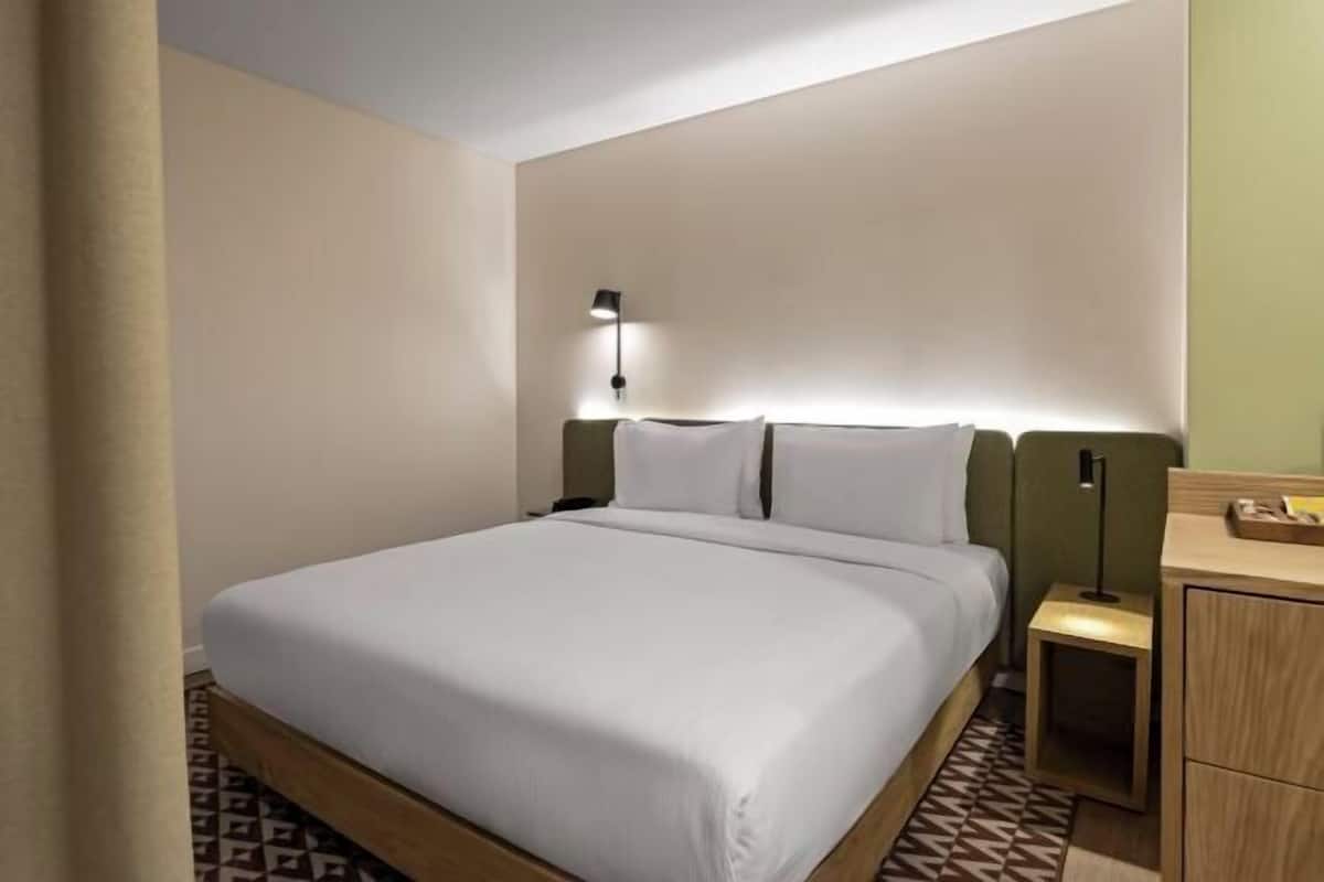 In-room safe, iron/ironing board, bed sheets