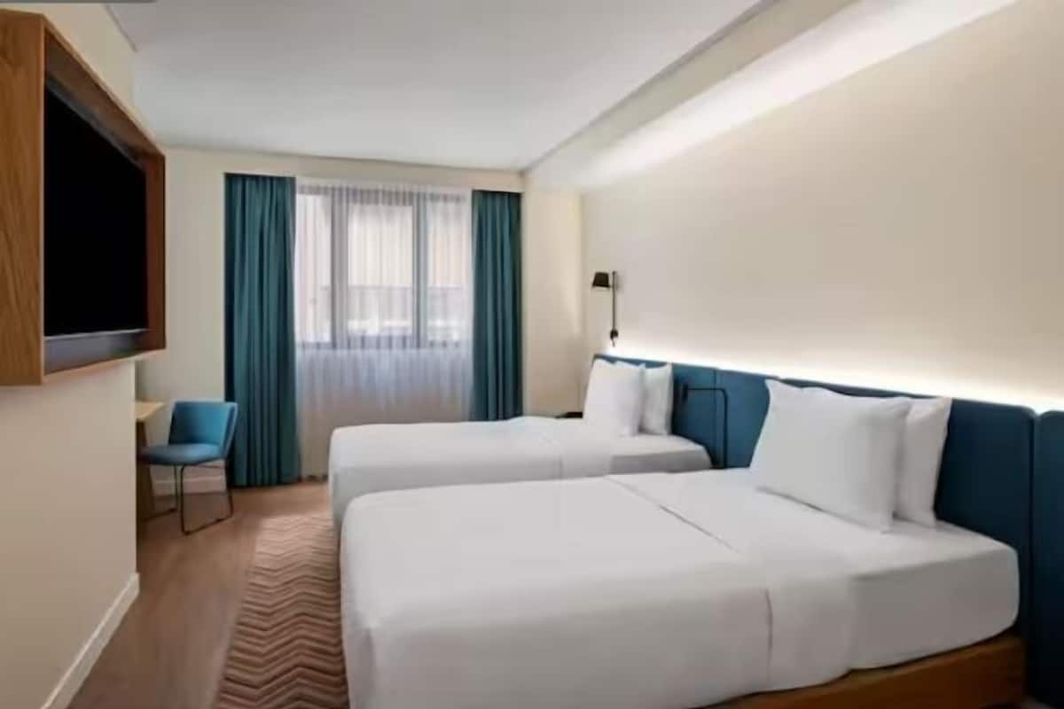 In-room safe, iron/ironing board, bed sheets