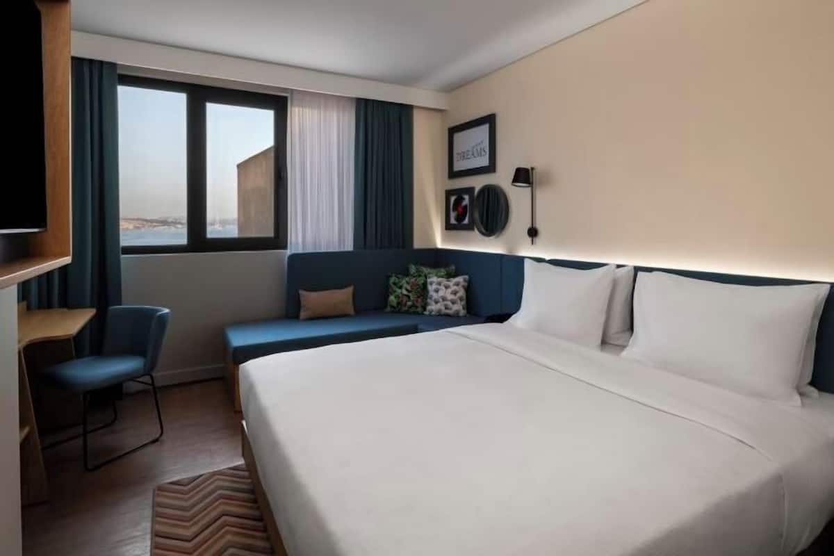 In-room safe, iron/ironing board, bed sheets