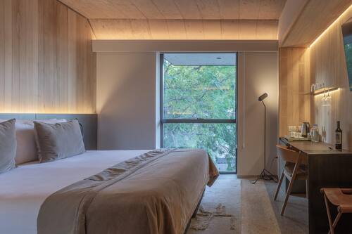 In-room safe, bed sheets
