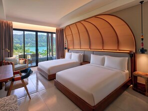 Minibar, individuelt innredet og skrivebord for bærbar PC