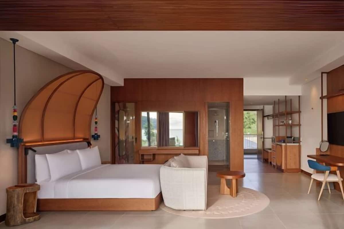 Minibar, caja de seguridad en la habitación y muebles diferentes