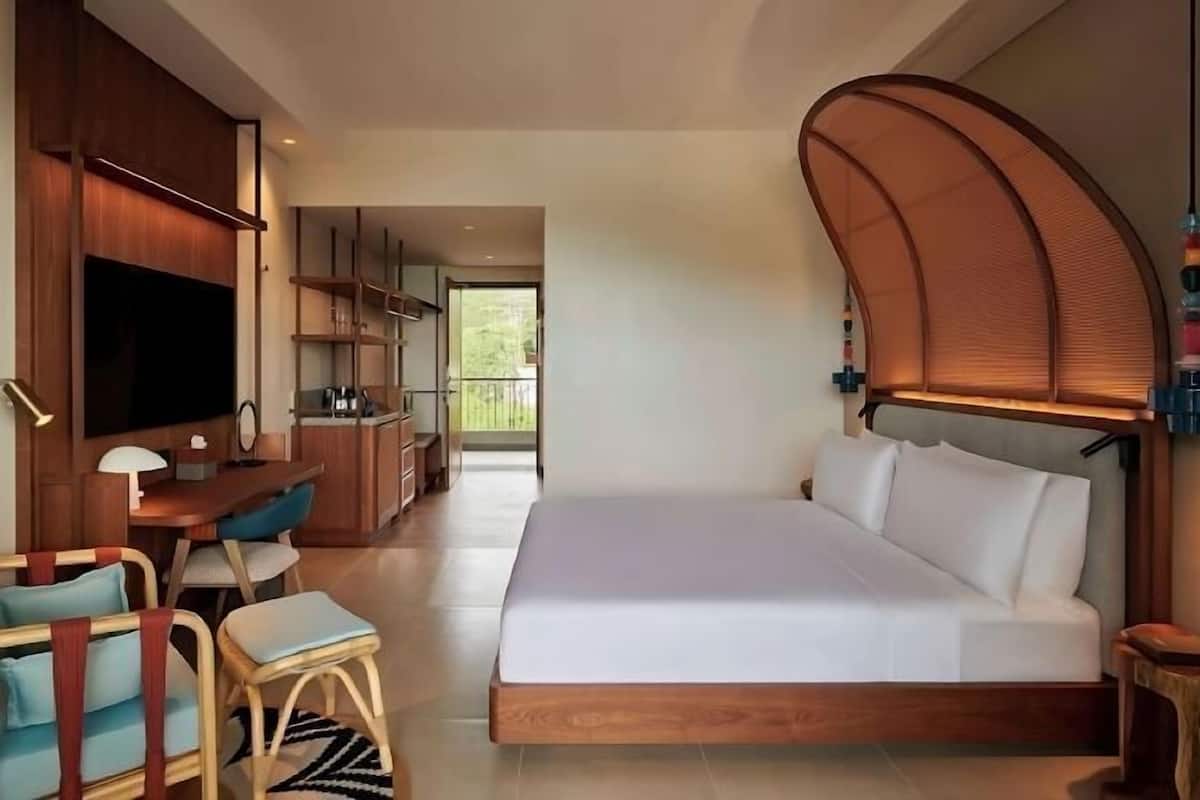 Minibar, caja de seguridad en la habitación y muebles diferentes