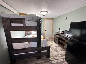 1 bedroom, bed sheets
