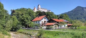 Ebenerdige Ferienwohnung Schlossblick 60 qm, Separates Schlafzimmer, Terrasse