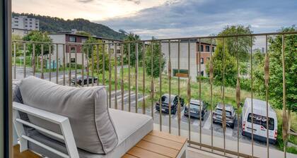 Open Wiedikon Studio w/ Storage & W/D, nr Market, by Blueground