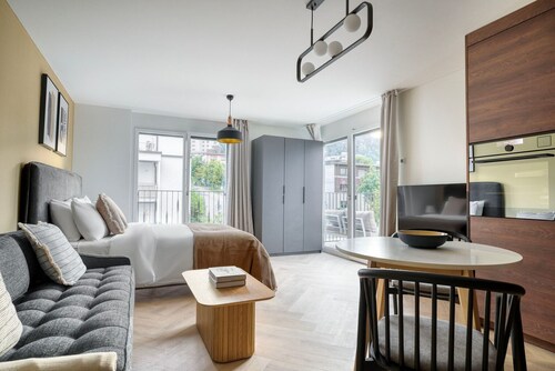 Open Wiedikon Studio w/ Storage & W/D, nr Market, by Blueground