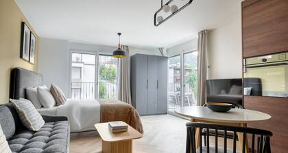 Open Wiedikon Studio w/ Storage & W/D, nr Market, by Blueground