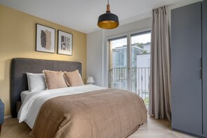 Iron/ironing board, WiFi, bed sheets