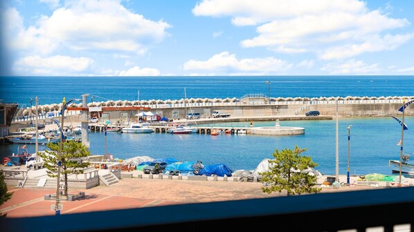 Basic Room, 1 Bedroom (303(ocean view)) | 1 bedroom, free WiFi - Donghae Badae Meomuleuda (Donghae)