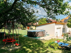 Children’s area - Wonderful private villa for 3 guests with private pool, WIFI, A/C, TV and patio (Fonyód)