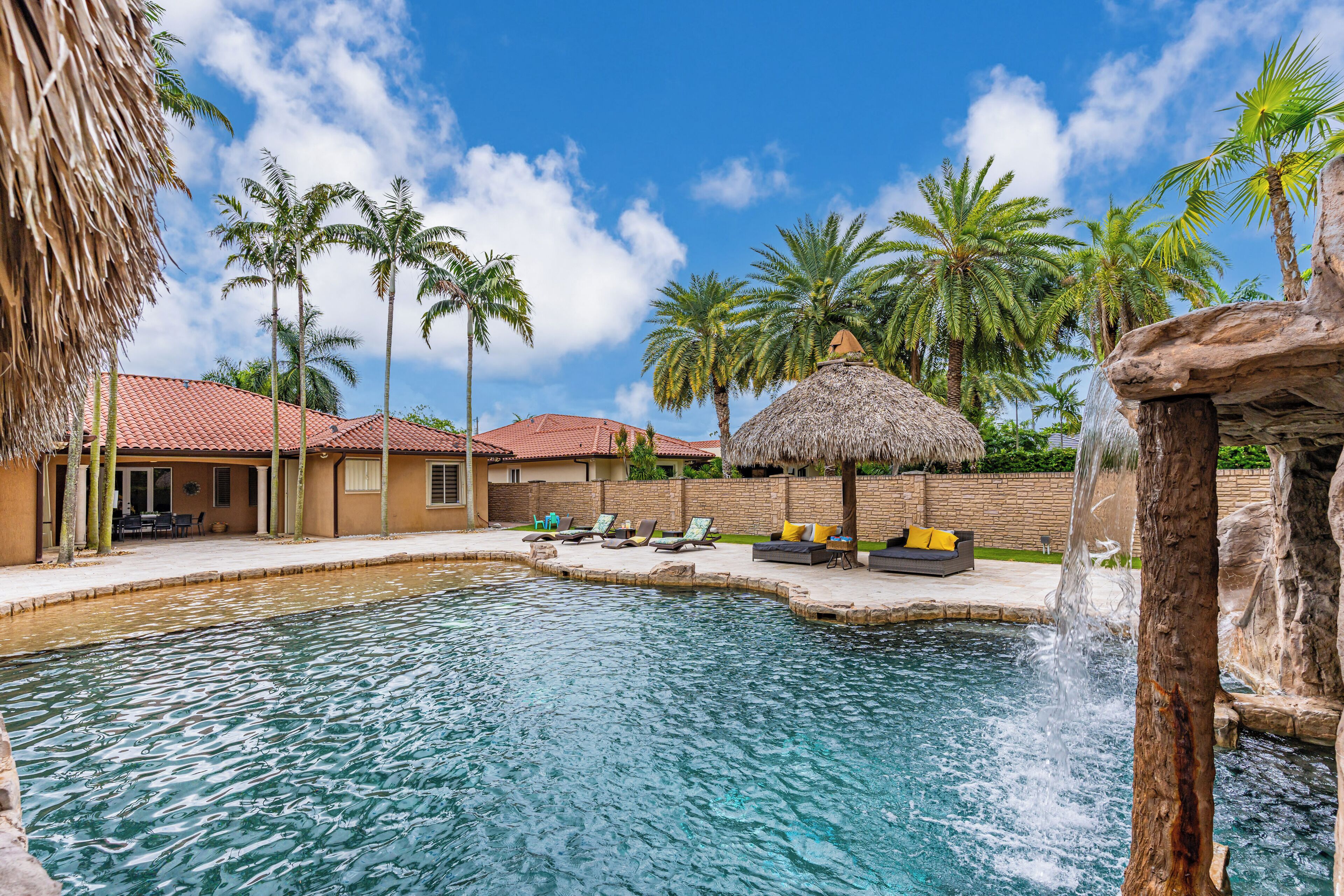 Luxury Pool with Slide & Waterfall! 4BR/4BA, Outdoor Kitchen, Game Room
