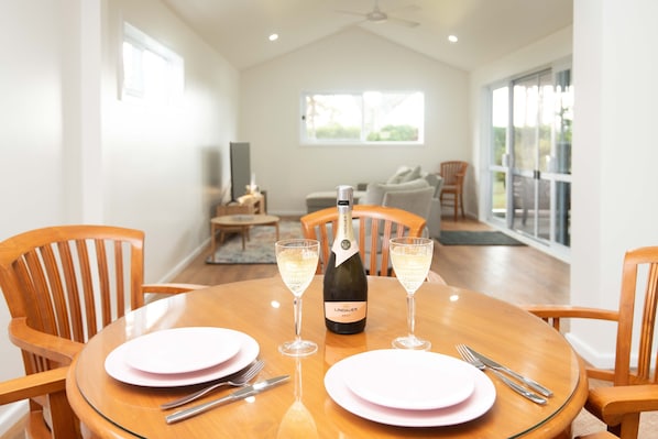 Interior - 1 bedroom 1 bath house w patio incl car (Kingston)