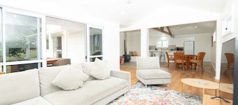 1 bedroom 1 bath house w patio incl car